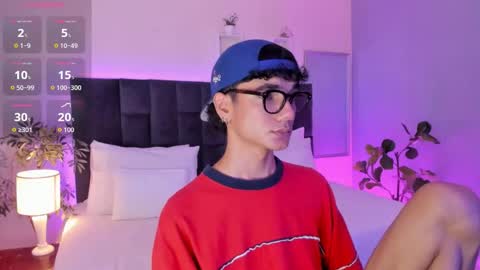 Snapshot of phillicious_ chatting on 14, 11, 2025 Phillip online show from 14, 11, 2025