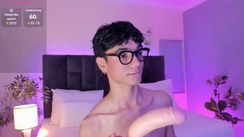 Snapshot of phillicious_ chatting on 16, 11, 2025 Phillip online show from 16, 11, 2025