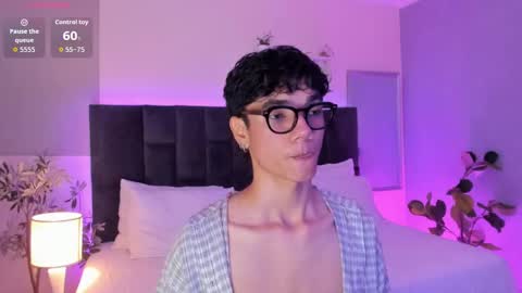 Snapshot of phillicious_ chatting on 22, 11, 2025 Phillip online show from 22, 11, 2025