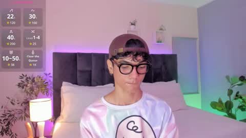 Snapshot of phillicious_ chatting on 4, 12, 2025 Phillip online show from 4, 12, 2025