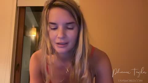 Snapshot of phoenix_taylor chatting on 8, 10, 2025 PHOENIX TAYLOR online show from 8, 10, 2025
