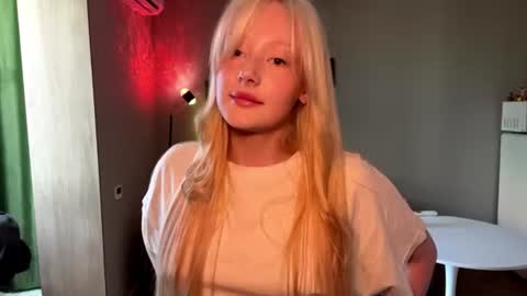 Snapshot of phungegland chatting on 23, 6, 2026 Hello guys My name is Angel Make yourself comfortable and lets have some fun online show from 23, 6, 2026