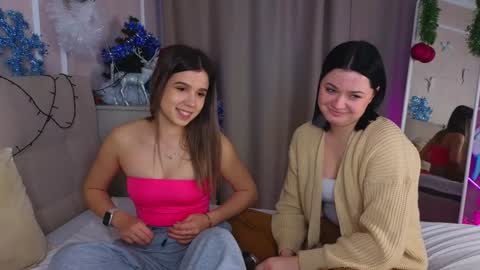 Snapshot of phyllisheart chatting on 25, 12, 2024 Lora black and Lili blonde welcome you here online show from 25, 12, 2024