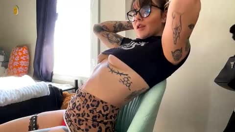 Annie online show from 5, 2, 2025