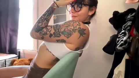 Annie online show from 8, 2, 2025