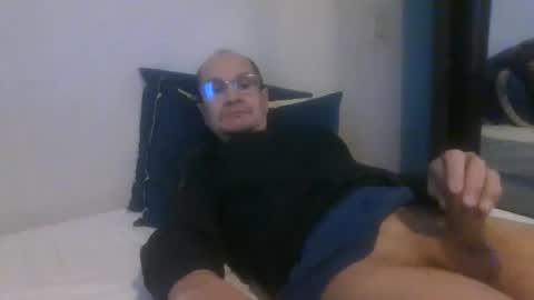 Snapshot of pichoun71 chatting on 21, 12, 2024 pichoun71 online show from 21, 12, 2024