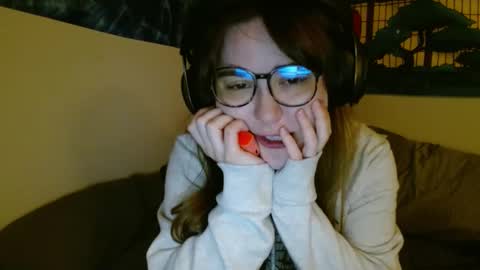 Snapshot of pillogoddess chatting on 25, 1, 2025 PilloGoddess online show from 25, 1, 2025