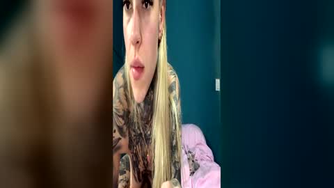 PinaFox online show from 25, 4, 2026