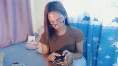 Snapshot of pinay_lucy chatting on 24, 2, 2025 lucyLove online show from 24, 2, 2025