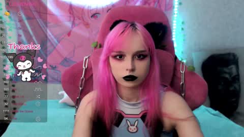 Snapshot of pineapple_dope chatting on 19, 12, 2024 Nancy online show from 19, 12, 2024