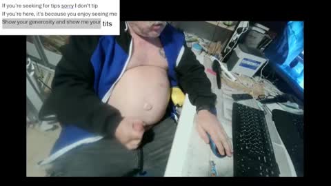 Snapshot of pini_z chatting on 8, 1, 2025 pini_z online show from 8, 1, 2025