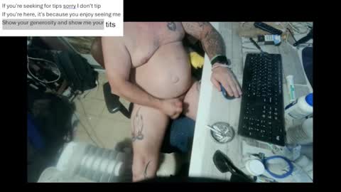 Snapshot of pini_z chatting on 12, 1, 2025 pini_z online show from 12, 1, 2025