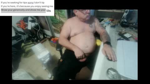 Snapshot of pini_z chatting on 2, 2, 2025 pini_z online show from 2, 2, 2025