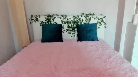 pink_lila18 online show from 19, 9, 2025