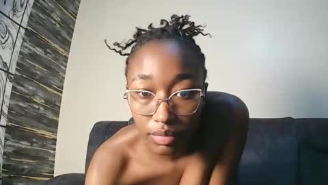 PinkyAura online show from 9, 3, 2026