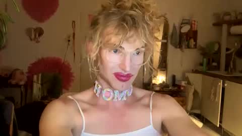 Snapshot of pinkfag chatting on 10, 9, 2025 pinkfag online show from 10, 9, 2025