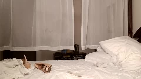 pinkpillbambi online show from 8, 11, 2025