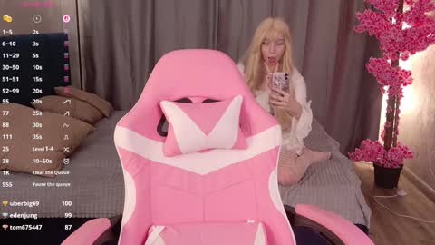 Snapshot of pinky_p1e69 chatting on 3, 10, 2025 Elis online show from 3, 10, 2025