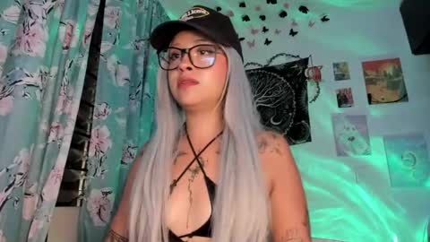Snapshot of pinky_promiseex chatting on 24, 7, 2026 pinky_promiseex online show from 24, 7, 2026