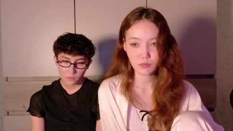 Li long hair and Ru short hair online show from 30, 6, 2026