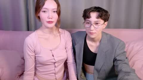Li long hair and Ru short hair online show from 18, 7, 2026