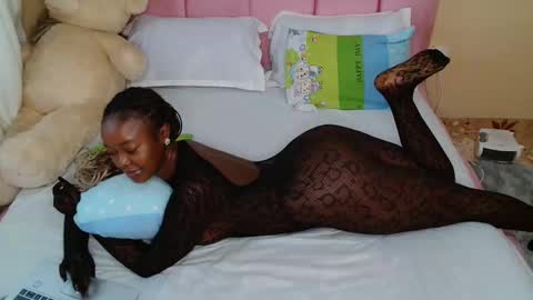 Snapshot of pinkysmiles chatting on 1, 12, 2025 Pinky online show from 1, 12, 2025