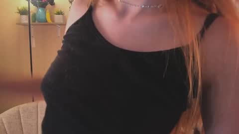 Snapshot of pinpage chatting on 8, 3, 2025 Emma online show from 8, 3, 2025