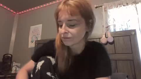 Snapshot of pizzedwife chatting on 19, 4, 2026 pizzedwife online show from 19, 4, 2026