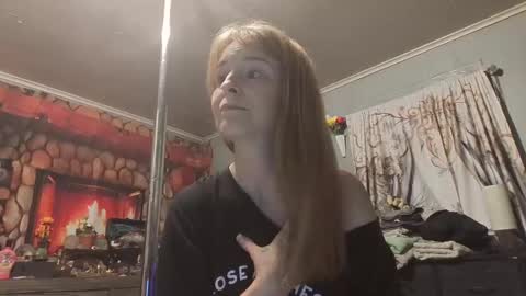 Snapshot of pizzedwife chatting on 2, 5, 2026 pizzedwife online show from 2, 5, 2026