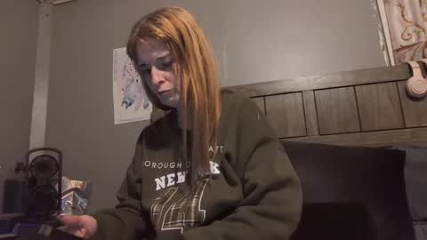 Snapshot of pizzedwife chatting on 6, 5, 2026 pizzedwife online show from 6, 5, 2026