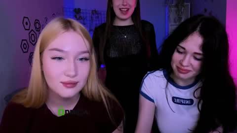 Snapshot of playful_sophie chatting on 26, 4, 2026 Sophie online show from 26, 4, 2026