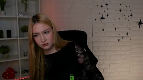 Snapshot of playful_sophie chatting on 27, 5, 2026 Sophie online show from 27, 5, 2026