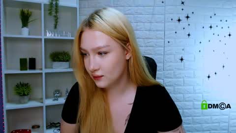 Snapshot of playful_sophie chatting on 4, 6, 2026 Sophie online show from 4, 6, 2026