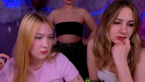 Snapshot of playful_sophie chatting on 25, 6, 2026 Sophie online show from 25, 6, 2026