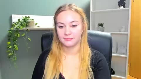 Snapshot of playgirl_valeria chatting on 19, 1, 2025 Valeria online show from 19, 1, 2025