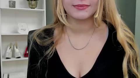 Snapshot of playgirl_valeria chatting on 15, 9, 2025 Valeria online show from 15, 9, 2025