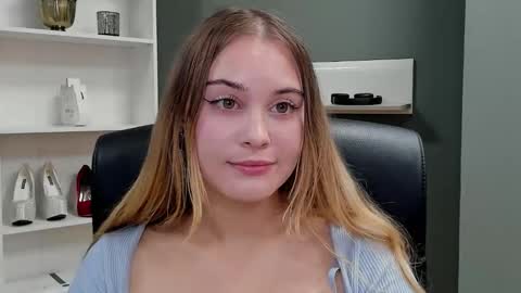 Snapshot of playgirl_valeria chatting on 28, 9, 2025 Valeria online show from 28, 9, 2025