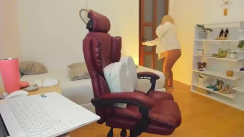 Snapshot of pleasurewitch chatting on 6, 3, 2025 PleasureWitch online show from 6, 3, 2025