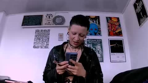 Snapshot of plutonbluemoon_999 chatting on 9, 7, 2026 online show from 9, 7, 2026
