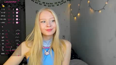 Snapshot of pocet_barbie chatting on 9, 11, 2025 Mary online show from 9, 11, 2025