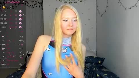 Snapshot of pocet_barbie chatting on 10, 11, 2025 Mary online show from 10, 11, 2025