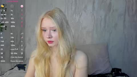 Snapshot of pocet_barbie chatting on 13, 4, 2026 Mary online show from 13, 4, 2026