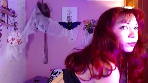 Snapshot of poison_liv chatting on 10, 10, 2025 poison_liv online show from 10, 10, 2025