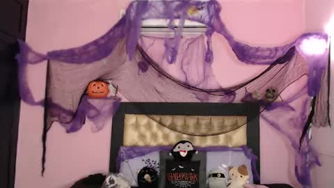 poison_pink online show from 18, 10, 2025