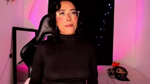 Willow                      Hours 12pm to 630pm Colombian time FRIDAY AND SUNDAY FREE DAYS online show from 13, 1, 2025