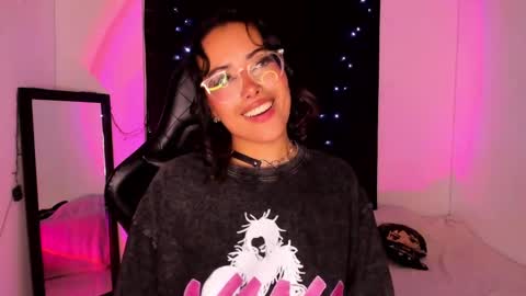 Willow                      Hours 12pm to 630pm Colombian time FRIDAY AND SUNDAY FREE DAYS online show from 16, 1, 2025