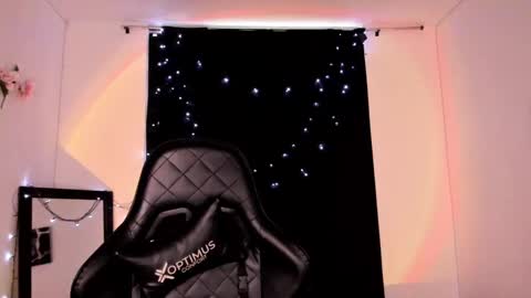 Willow                      Hours 12pm to 630pm Colombian time FRIDAY AND SUNDAY FREE DAYS online show from 20, 1, 2025