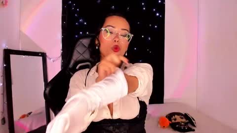 Willow                      Hours 12pm to 630pm Colombian time FRIDAY AND SUNDAY FREE DAYS online show from 27, 1, 2025