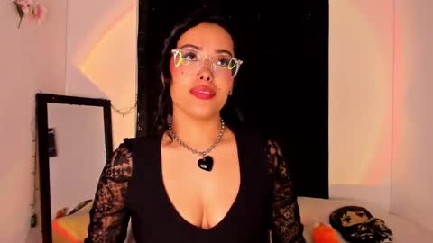 Willow                      Hours 12pm to 630pm Colombian time FRIDAY AND SUNDAY FREE DAYS online show from 4, 2, 2025