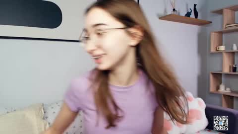 Snapshot of polly_bee chatting on 1, 10, 2025 Polly online show from 1, 10, 2025